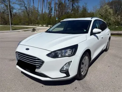 Używany Ford Focus Cool & Connect 150 KM (110 kW) 2022 Biały Sedan/Limuzyna