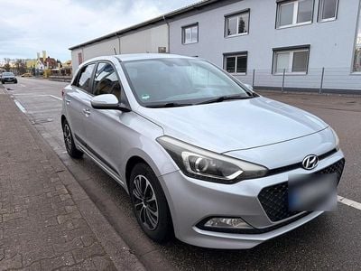 Usata Hyundai i20 YES! Silver 101 CV (74 kW) 2015 Argento Utilitaria