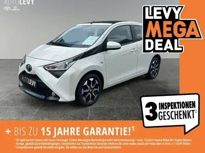 Gebraucht Toyota Aygo x-sky 72 PS (52 kW) 2018 Weiß Kleinwagen