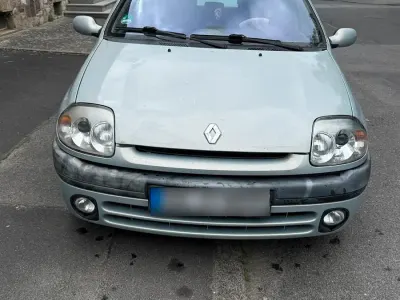 Gebraucht Renault Clio 75 PS (55 kW) 2000 Silber Kleinwagen