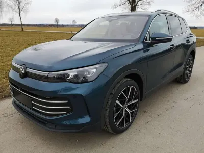 Neu VW Tiguan Elegance 150 PS (110 kW) 2025 Nightshade blue metallic SUV