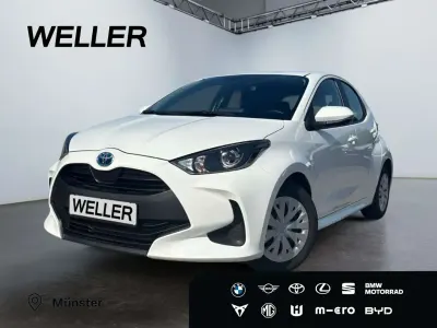 Gebraucht Toyota Yaris Hybrid Comfort 116 PS (85 kW) 2023 Weiss Kleinwagen