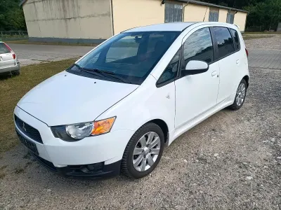 Gebraucht Mitsubishi Colt 75 PS (55 kW) 2012 Weiß Kleinwagen