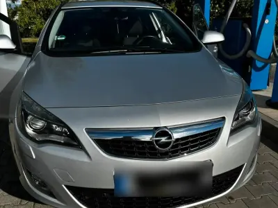 Gebraucht Opel Astra 140 PS (102 kW) 2012 Grau Kombi
