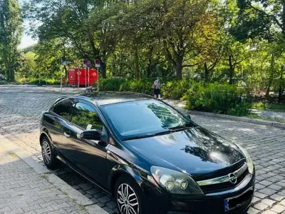 Gebraucht Opel Astra GTC Innovation 90 PS (66 kW) 2009 Limousine