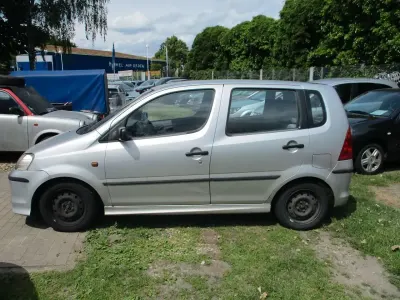 Gebraucht Daihatsu YRV 87 PS (63 kW) 2001 Silber Van / Kleinbus