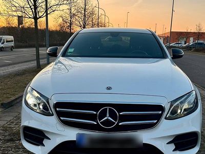 Weiß Gebraucht 2017 Mercedes E200 AMG line Limousine | 29.900 € (Teuer)