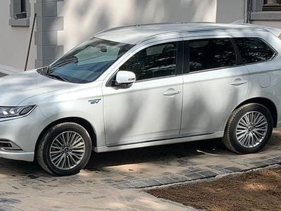 Weiß Gebraucht 2019 Mitsubishi Outlander P-HEV Edition SUV | 19.700 € (Guter Preis)