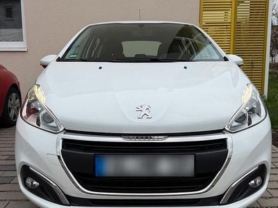Gebraucht Peugeot 208 80 PS (58 kW) 2015 Weiß Kleinwagen