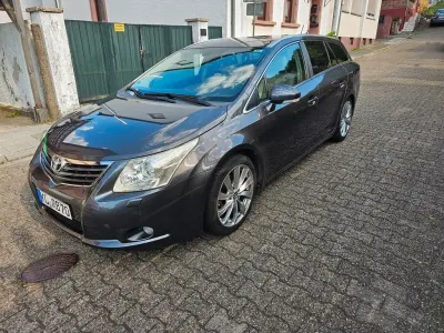 Gebraucht Toyota Avensis Executive 148 PS (108 kW) 2010 Grau Kombi