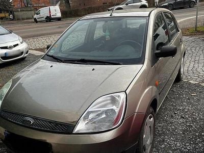 Second-hand Ford Fiesta 69 CP (50 kW) 2003 Bej Hatchback