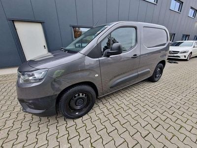 Grau Gebraucht 2021 Toyota Proace City City Van / Kleinbus | 10.900 €