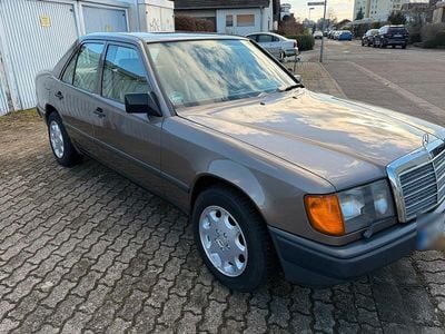 Second-hand Mercedes E260 160 CP (117 kW) 1987 Auriu Berlinǎ