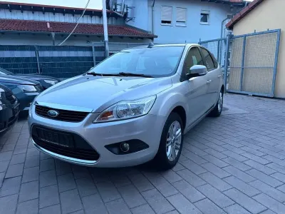 Gebraucht Ford Focus Ghia 125 PS (91 kW) 2010 Grau Limousine