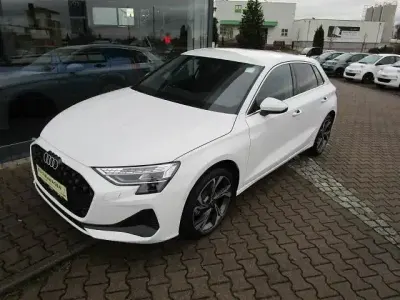 Second-hand Audi A3 Sport 150 CP (110 kW) 2025 Alb Berlinǎ