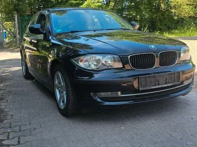 Gebraucht BMW 116 122 PS (89 kW) 2010 Schwarz Kleinwagen