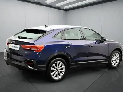 Używany Audi Q3 2022 Niebieski SUV