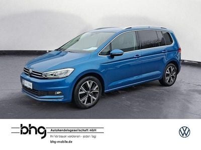Blau Gebraucht 2022 VW Touran Highline Van / Kleinbus | 26.730 € (Superpreis)