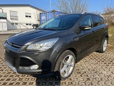 Begagnad Ford Kuga Titanium 179 HK (131 kW) 2016 Grå SUV
