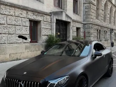 Gebraucht Mercedes E200 AMG 184 PS (135 kW) 2018 Schwarz Coupé