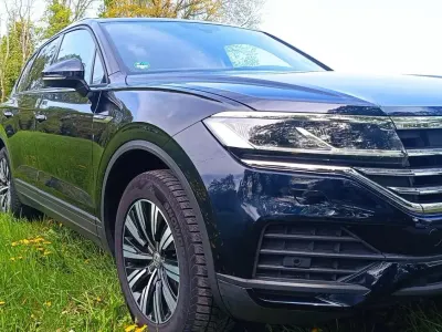 Gebraucht VW Touareg Basis 231 PS (169 kW) 2019 Blau SUV