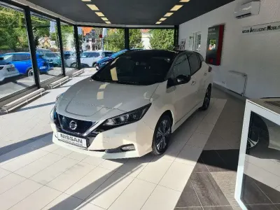 Gebraucht Nissan Leaf N-Connecta 160 kW (218 PS) 2021 Pearl white/black m Kleinwagen