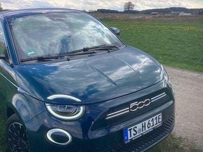 Second-hand Fiat 500e La Prima 86 kW (118 CP) 2022 Verde Berlinǎ