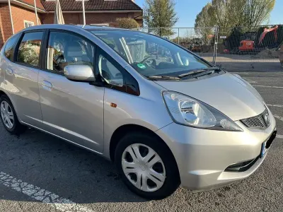 Gebraucht Honda Jazz Trend 90 PS (66 kW) 2009 Silber Kleinwagen