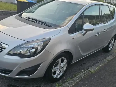 Gebraucht Opel Meriva 120 PS (88 kW) 2012 Silber Van / Kleinbus