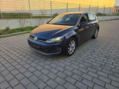 Gebraucht VW Golf VII Highline 125 PS (91 kW) 2016 Blau Kleinwagen