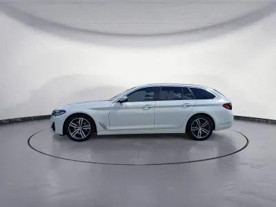 Używany BMW 530 Performance 286 KM (210 kW) 2023 Biały Kombi