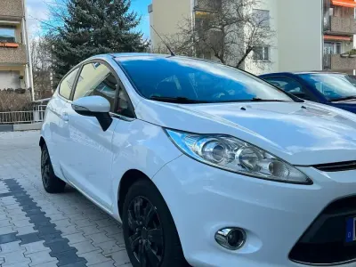 Gebraucht Ford Fiesta 95 PS (69 kW) 2012 Weiß Kleinwagen