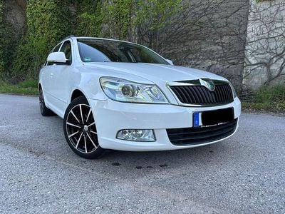 Gebraucht Skoda Octavia Ambiente 160 PS (117 kW) 2010 Weiß Kombi