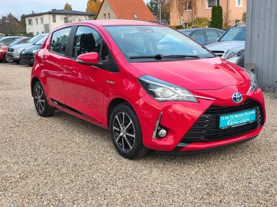 Gebraucht Toyota Yaris Team 101 PS (74 kW) 2018 Rot Limousine