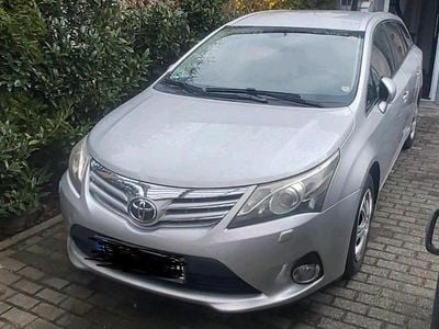 Gebraucht Toyota Avensis T2 147 PS (108 kW) 2013 Silber Kombi