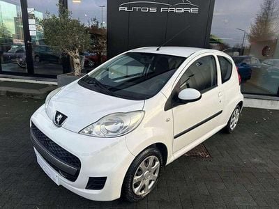 Gebraucht Peugeot 107 68 PS (50 kW) 2012 Weiß Kleinwagen