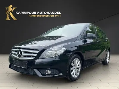 Gebraucht Mercedes B180 122 PS (89 kW) 2014 Schwarz Kleinwagen