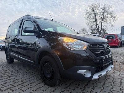 Gebraucht Dacia Dokker Stepway 131 PS (96 kW) 2021 Schwarz Van / Kleinbus