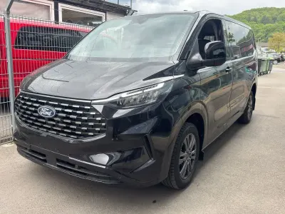Gebraucht Ford Tourneo Titanium 136 PS (100 kW) 2025 Schwarz Van / Kleinbus
