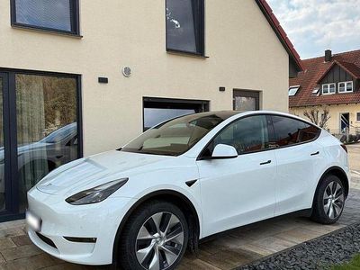 Begagnad Tesla Model Y Long Range AWD 378 kW (514 HK) 2022 Svart SUV