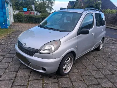 Gebraucht Toyota Yaris 86 PS (63 kW) 2002 Silber Kombi