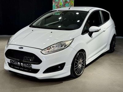 Gebraucht Ford Fiesta Sport 125 PS (91 kW) 2014 Frostweiß Kleinwagen