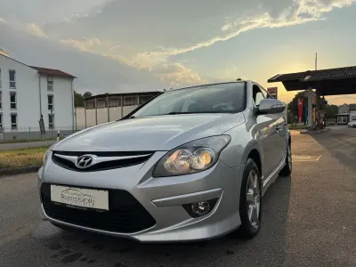 Gebraucht Hyundai i30 90 PS (66 kW) 2012 Silber Limousine