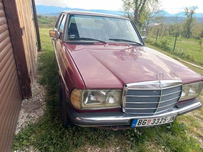 Second-hand Mercedes 250 177 CP (130 kW) 1984 Alb Berlinǎ