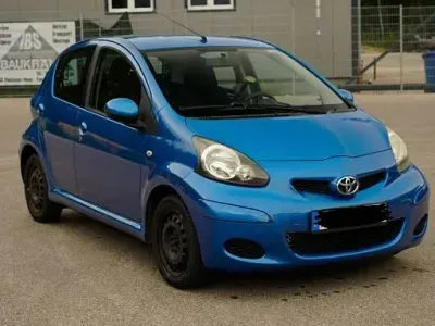 Gebraucht Toyota Aygo 68 PS (50 kW) 2010 Blau Kleinwagen