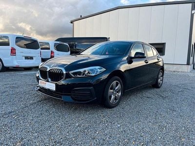 Schwarz Gebraucht 2021 BMW 118 Advantage Kleinwagen | 15.999 € (Fairer Preis)