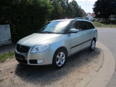 Grün Gebraucht 2009 Skoda Fabia Style Kleinwagen | 3.999 € (Fairer Preis)