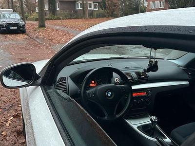 Gebraucht BMW 116 122 PS (89 kW) 2011 Weiß Kleinwagen