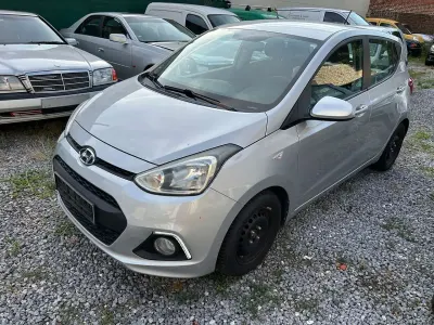 Gebraucht Hyundai i10 Edition 67 PS (49 kW) 2014 Sleek silver / met Kleinwagen