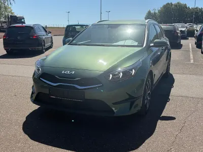 Gebraucht Kia Ceed Sportswagon Spirit 160 PS (117 kW) 2023 Experience green met. Kombi